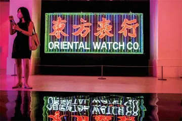 霓虹灯招牌,褪色了吗6