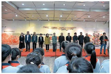 安康市群众艺术馆：安康·延安民间美术交流展在安康市群众艺术馆顺利开展