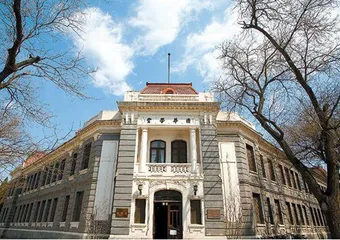 中美一流大学公共艺术教育比较研究