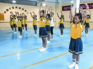 开展公共文化服务活动,关爱农村留守儿童的实践与思考5