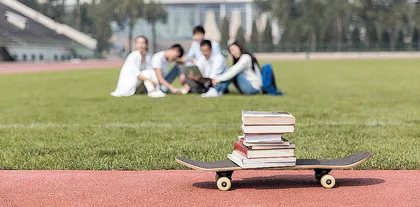 红色文化在大学生校园学习教育中的指导作用分析