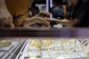 年轻人为啥扎堆买黄金