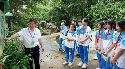 广东怀集三岳省级自然保护区管理处副主任谭鹰：接力护绿三十余载