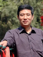 为一代人的青春立传为造林光荣传统树碑