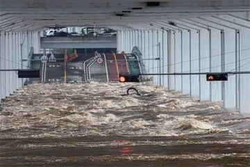 暴雨涌入,首尔“半地下”困局待解2