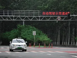 自动驾驶潮涌,人类何时交出方向盘?3