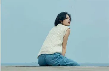 在水边