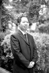 何学平：教育情怀的坚守者