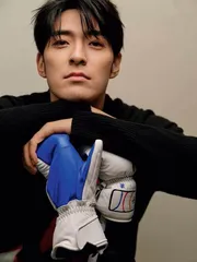 JAMES李铢衔 屋中雪场10