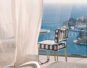 海上有朵玻璃云