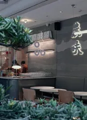 “隐居”生活,锄头与手机并用2