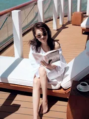 刘涛:夏日海岸远方游来船5