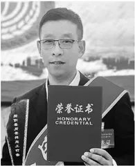 “机器人”薛老师