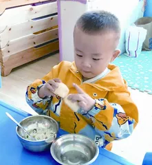 幼儿自主进餐能力的培养2
