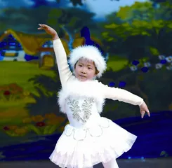 在童话剧活动中促进幼儿社会性发展