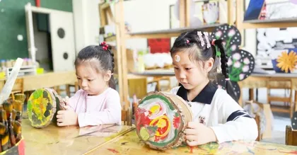 关于开展幼儿美术活动的思考