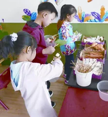 充分利用农村资源 给幼儿一片美的天空1