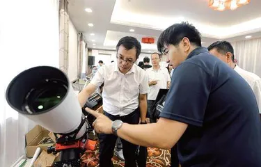 建设星云社　激发问天志