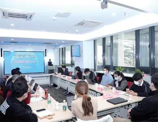 新技术下中小学人工智能教育的现状、挑战和机遇