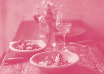 Restaurants Faced a Choice:Adapt or Die餐厅的选择：要么适应，要么死
