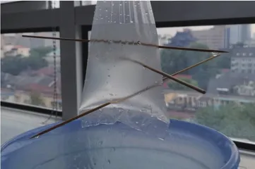 找个防水塑料套，做做科学小实验7