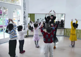 大班舞蹈活动:我们一起跳拉丁舞1