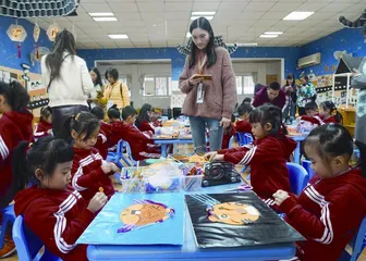 大班综合美术活动：狮子烫头发