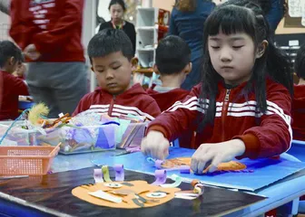 大班综合美术活动：狮子烫头发2