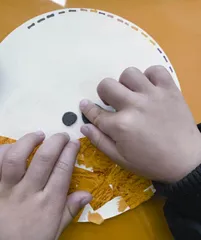 中班综合美术活动：探叶奇遇记3