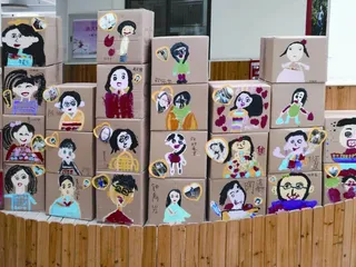 大班绘画活动：漂亮妈妈1