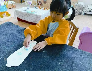 小班综合美术活动：小青花