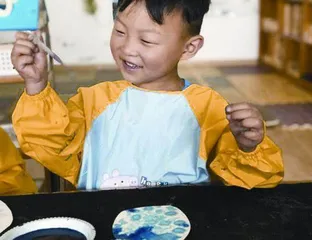 小班综合美术活动:小青花2