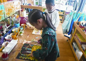 大班综合美术活动:狗尾巴草艺术画2