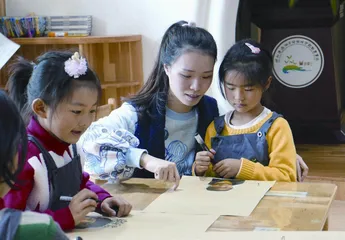 大班综合美术活动:世界第一的帽子3