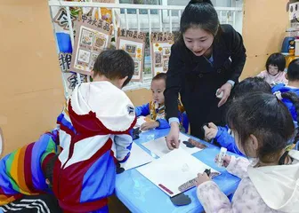 中班手工活动：春回燕归2