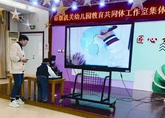 中班综合美术活动：云朵的畅想