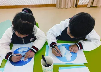 中班综合美术活动:云朵的畅想3