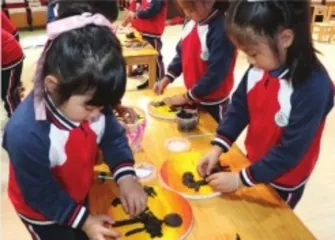 大班综合美术活动：跃动的身影2