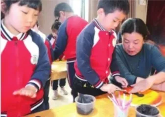 大班综合美术活动：跃动的身影3