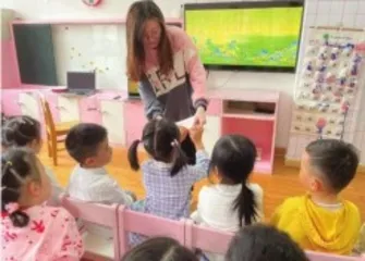 小班综合美术活动：只此青绿