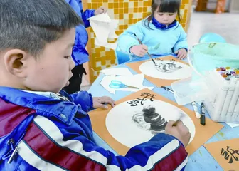 忙趁东风放纸鸢1