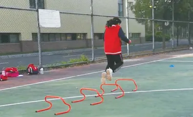 小学生抢篮板球中出现的问题及解决策略
