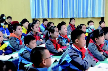搭建教室里的经济体系，培养学生财商