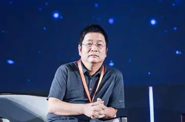 从穷小子到中国首善，他豪捐300亿