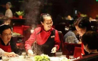 中国最牛服务员：从月薪百元，到身家百亿5