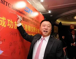 他,昔日青岛码头工人,缔造全球最会赚钱海运公司!4