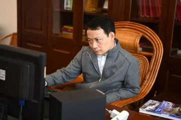 他天生残疾受尽侮辱，如今年入5000万1