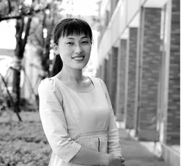 一路风雨伴花香