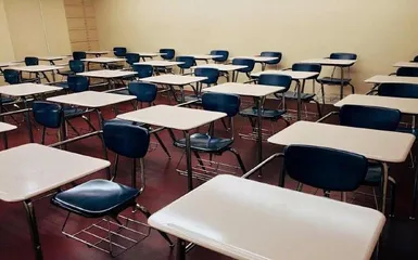 被圈养的中小学生,连厕所时间都快没了2