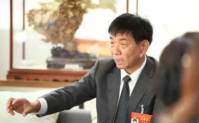 从路边摆摊做到三个世界第一，这个河北人，做对了这12个字